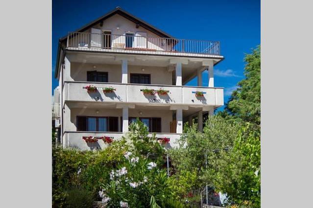 Apartments Loncar Krk Town Exterior photo