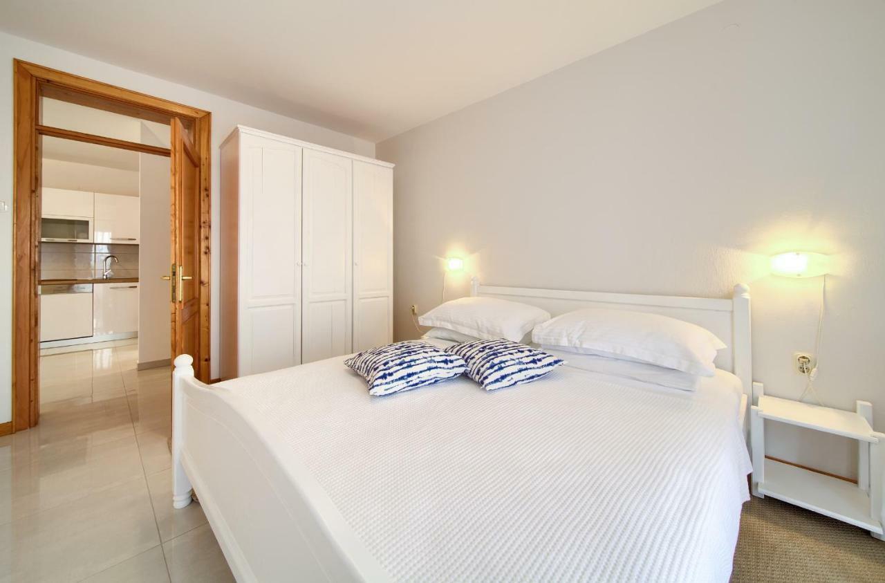 Apartments Loncar Krk Town Exterior photo