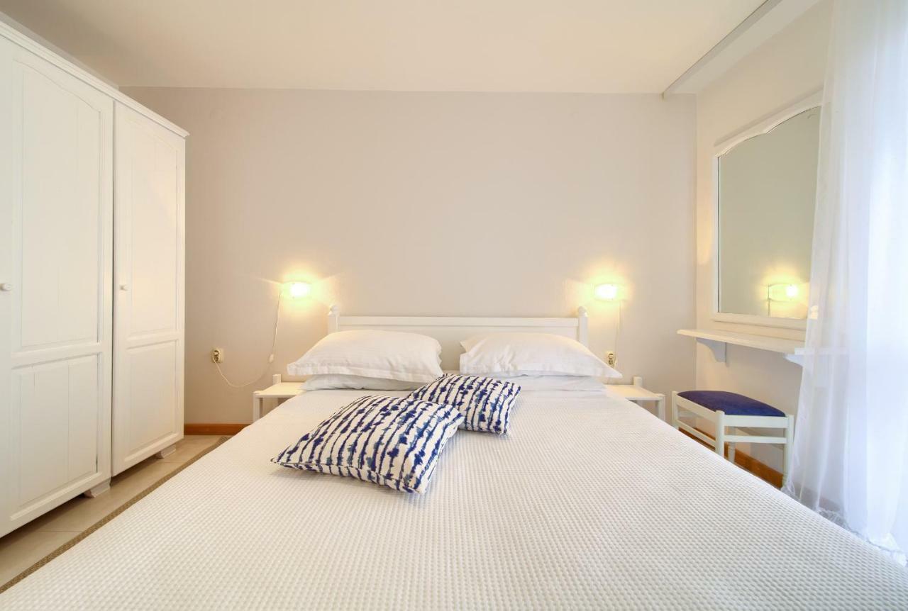 Apartments Loncar Krk Town Exterior photo