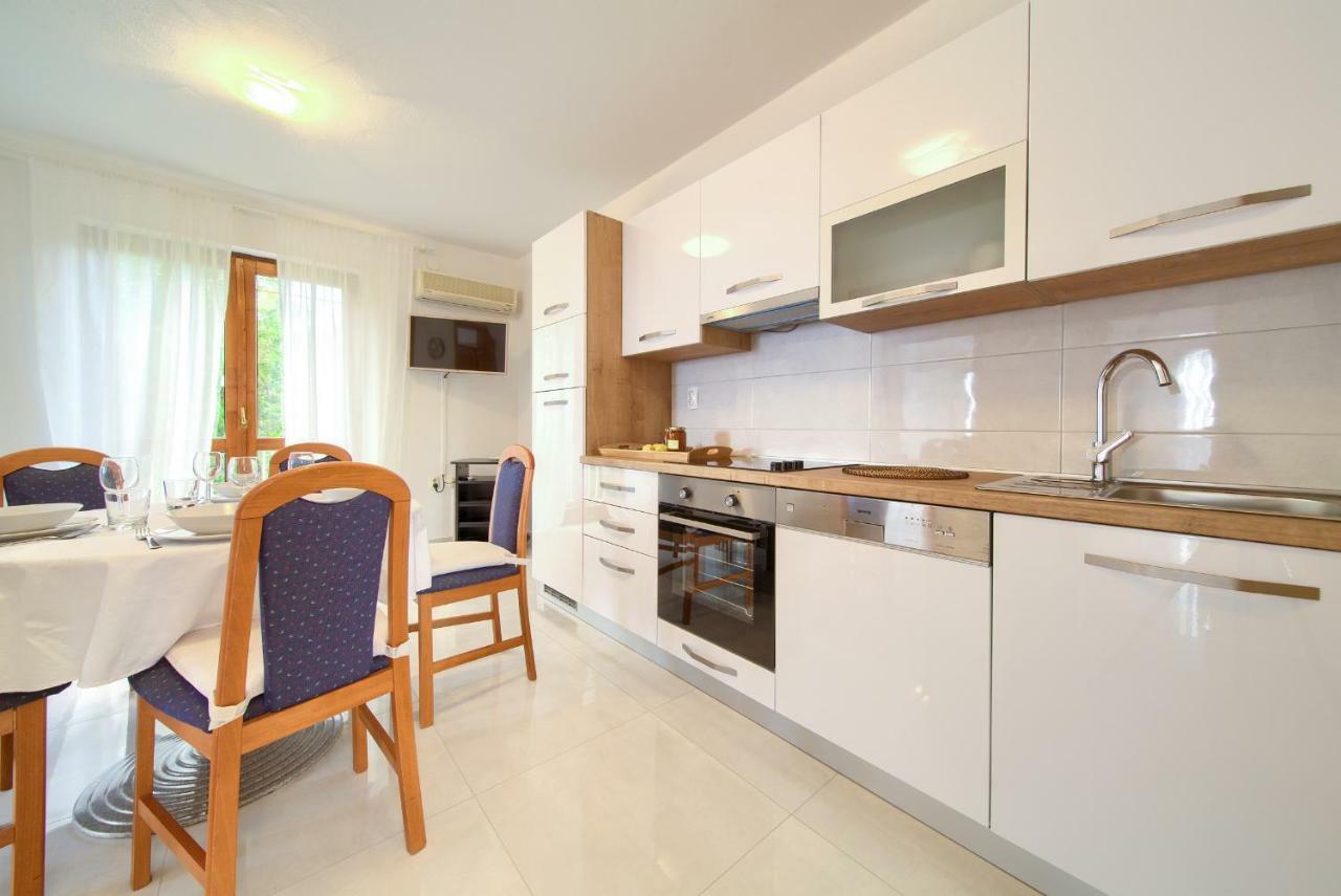 Apartments Loncar Krk Town Exterior photo
