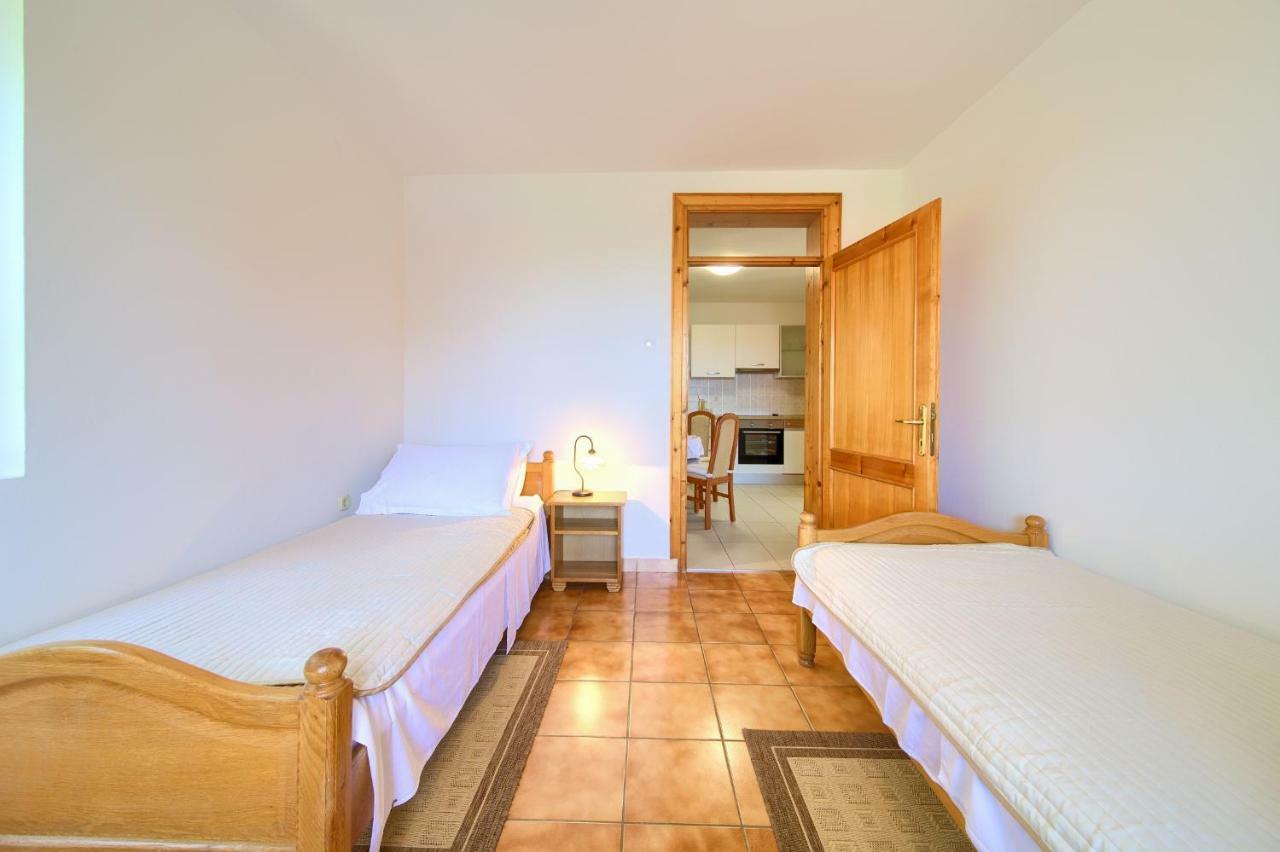 Apartments Loncar Krk Town Exterior photo