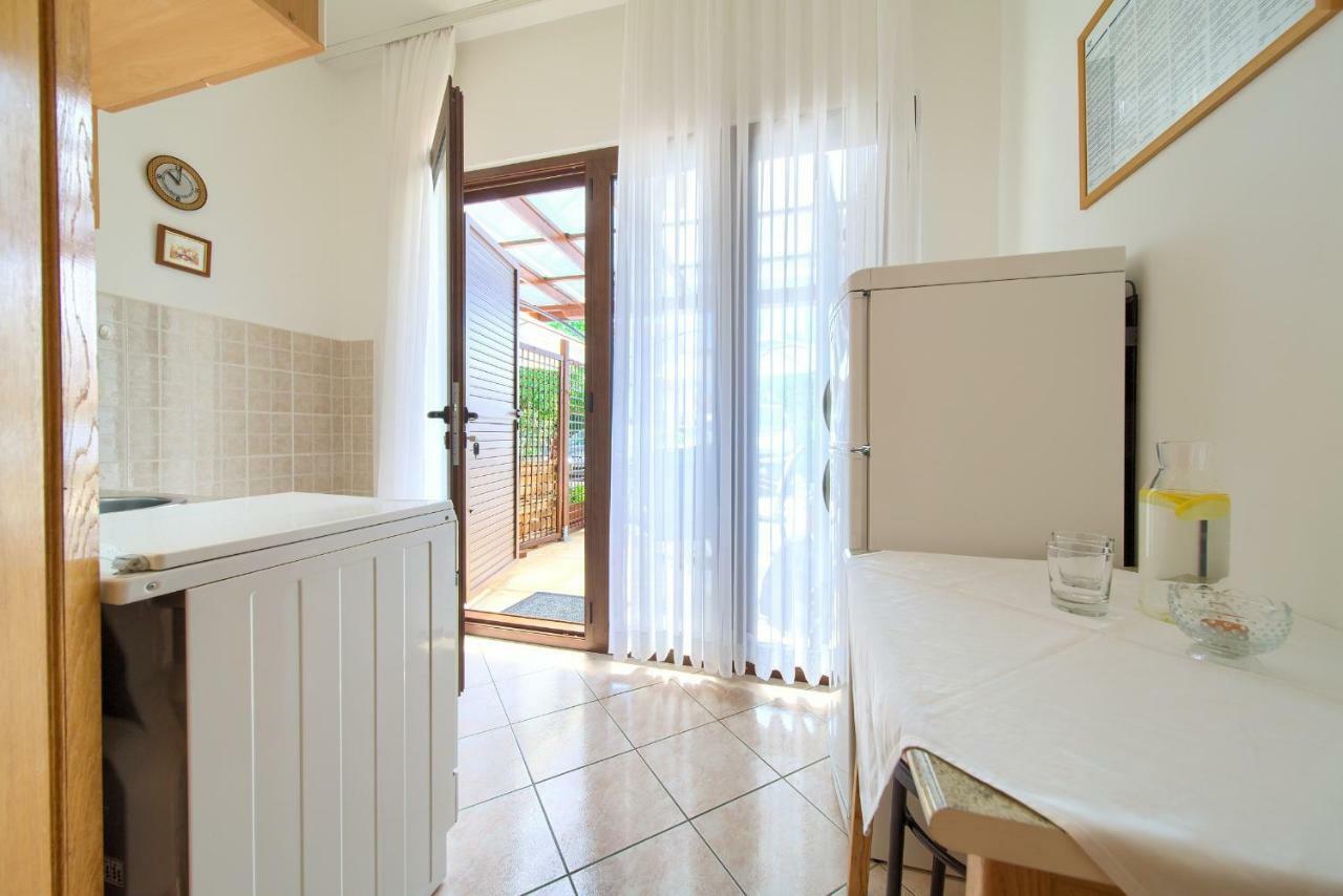 Apartments Loncar Krk Town Exterior photo